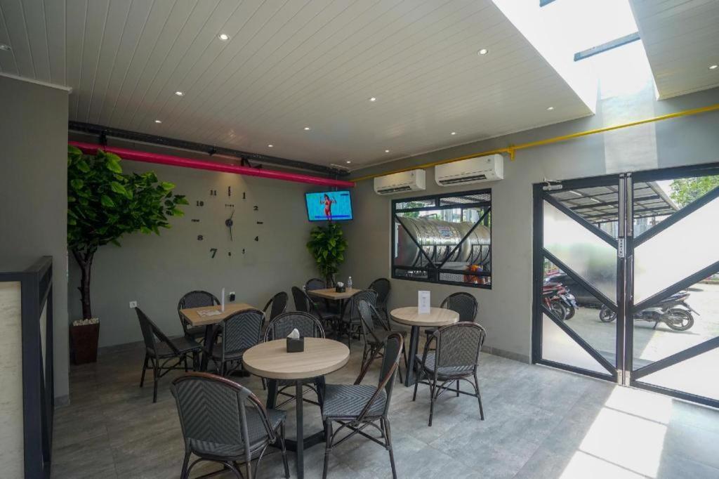Oyo 568 Rajawali Homestay Palembang Zewnętrze zdjęcie