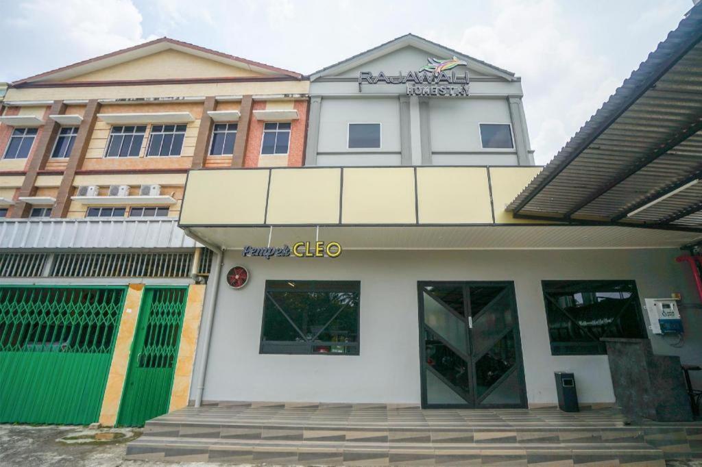Oyo 568 Rajawali Homestay Palembang Zewnętrze zdjęcie