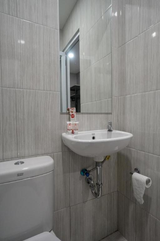 Oyo 568 Rajawali Homestay Palembang Zewnętrze zdjęcie